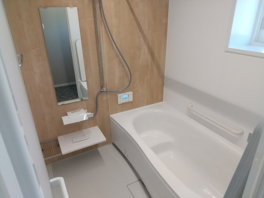 【2階浴室】
システムバスも新設しました。
Panasonic「オフローラ」