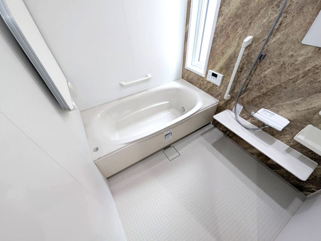 【バス】LIXIL「リデア」1616から1621へサイズアップしました。