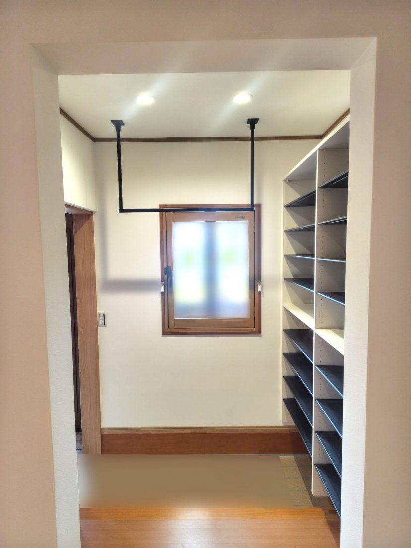 【玄関】大容量のシューズクローゼットを新設し帰宅動線も向上しました。